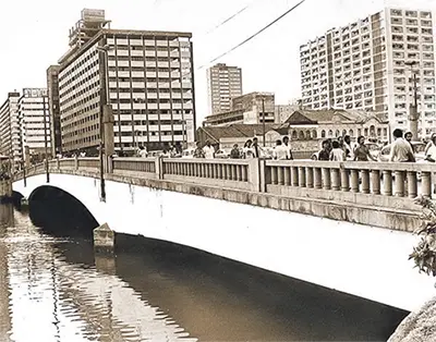 Ponte Princesa Isabel j foi palco para desfile dos corsos (ARQUIVO DP)