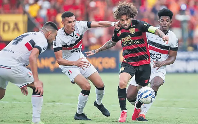 Valendo vaga na final, Santa e Sport duelam no Arruda. No jogo de ida, deu Leo: 2 a 0 (RAFAEL VIEIRA/DP FOTO)