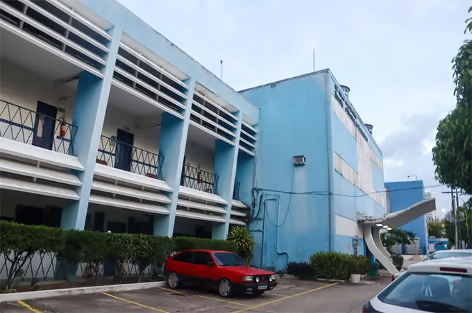 Localizado na Rua Benfica, o prdio da Politcnica recebeu geraes de alunos que ajudaram a construir o estado (PRISCILLA MELO/DP FOTO)