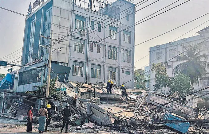 Rastro de destruio pode ser verificada nos dois pases afetados pelo tremor (AFP)