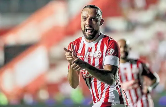Paulo Srgio vem sofrendo com leses nesta temporada, mas j marcou quatro gols (RAFAEL VIEIRA/DP FOTO)