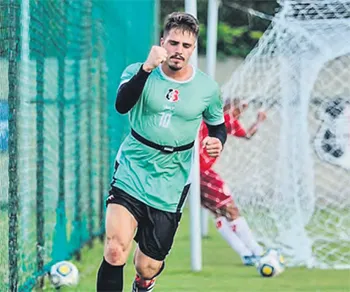 Meia Matheus Melo vem se tratando de uma pubalgia (EVELYN VICTORIA/SCFC)