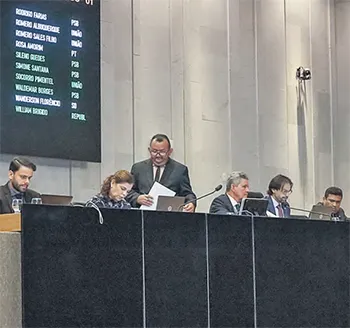 Todos os deputados presentes foram favorveis (ROBERTO SOARES/ALEPE)