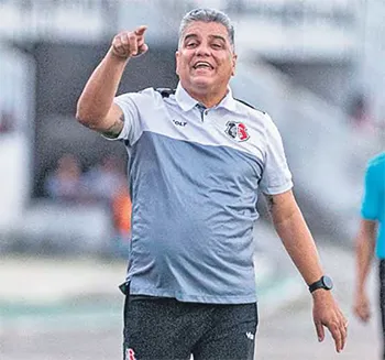 Treinador tricolor ficou na bronca com horrio e gramado do jogo no estdio Nazareno (RAFAEL VIEIRA/DP FOTO)