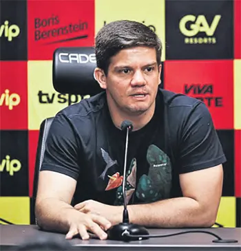 Guilherme Falco deu "pistas" sobre substituto de Pepa (PAULO PAIVA/SPORT)