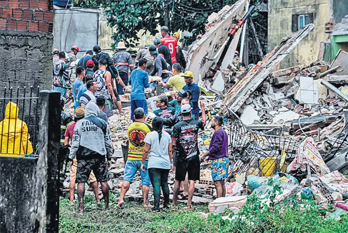 Em 2023, um prdio desse tipo desabou no Janga, em Paulista, e deixou 11 mortos (SANDY JAMES/DP FOTO)