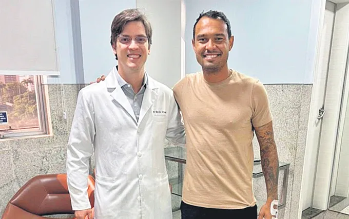 Atacante passou por uma cirurgia no joelho esquerdo (REPRODUO/NUTICO)
