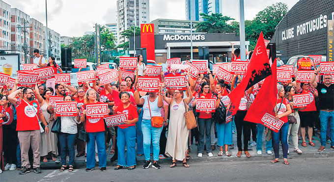 A assembleia foi realizada pelo Simpere na sexta-feira (9) no Clube Portugus (MARINA TORRES/DP FOTO)
