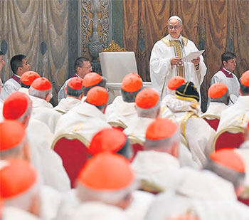 Primeira celebrao do pontfice foi para os cardeais (HANDOU/TVATICAN MEDIA/AFP)