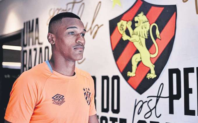 Lateral custou R$ 9 mi. Athletico-PR estaria interessado (PAULO PAIVA / SCR)