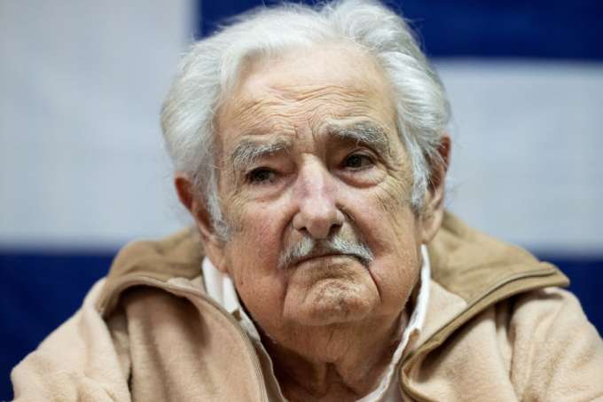Mujica, mesmo debilitado, foi crucial para a vitria do atual presidente do Uruguai (SANTIAGO MAZZAROVICH/AFP)