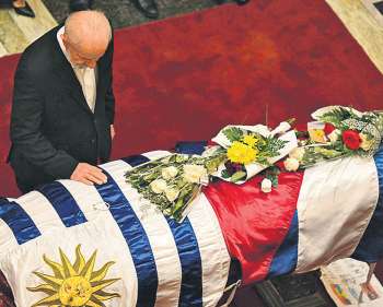 Presidente Lula prestou ltima homenagem ao amigo (PABLO PORCIUNCULA/AFP)