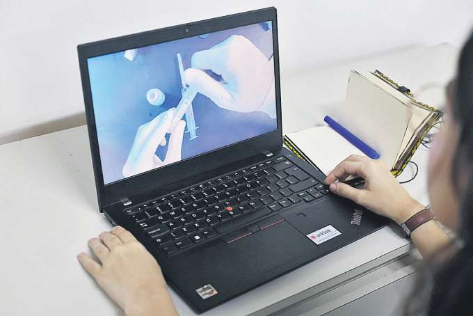 Cursos como Medicina e Enfermagem s podero ser acontecer de forma presencial (CRYSLI VIANA/DP FOTO)