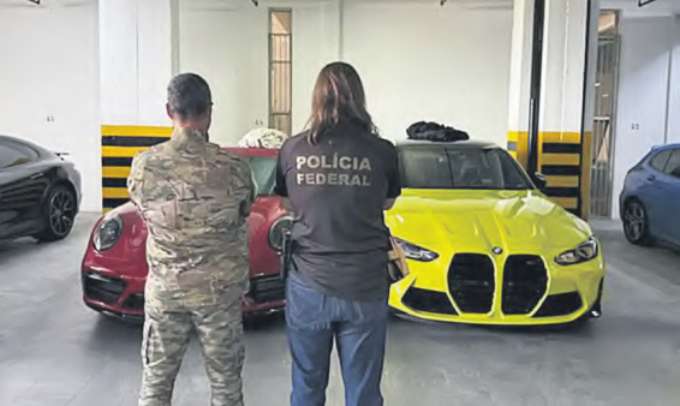 Somados, automveis valem cerca de R$ 3,28 milhes (POLCIA FEDERAL/DIVULGAO)