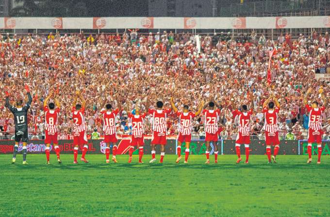 Jogadores agradeceram o apoio da torcida no duelo contra so-paulinos nos Aflitos (RAFAEL VIEIRA/DP FOTO)