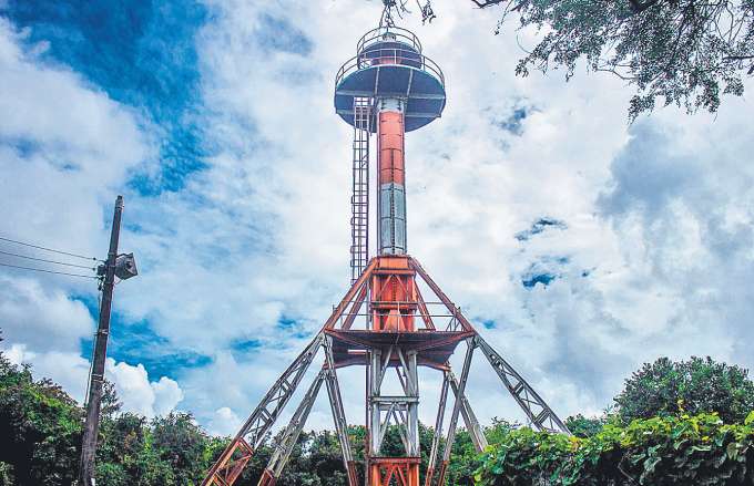 Hoje, a Torre do Jiqui, na zona oeste da capital, apresenta oxidao na estrutura (NIVALDO FRAN/DP FOTO)