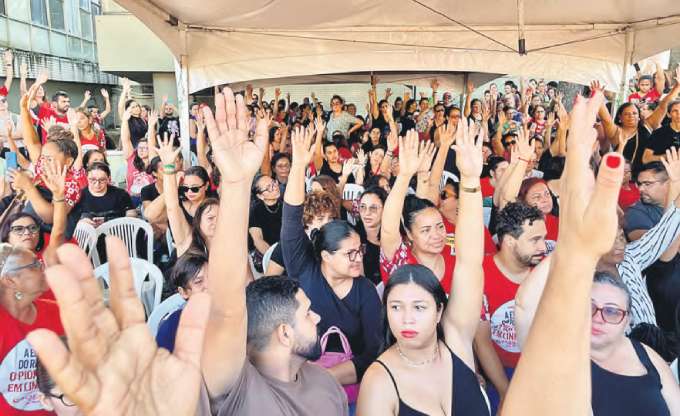 Assembleia que encerrou o estado de greve aprovou a proposta apresentada ontem (FILIPE GONDIM/DIVULGAO)