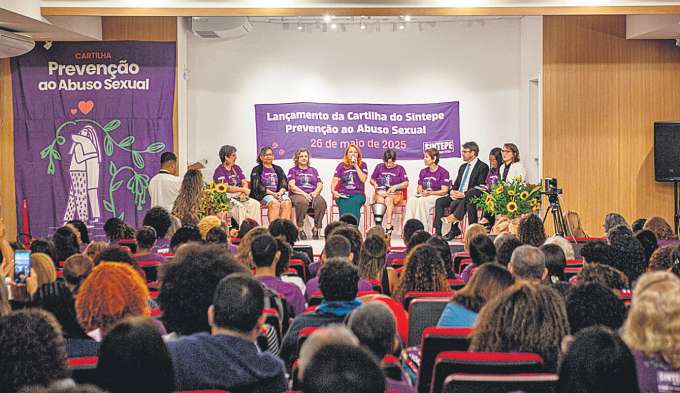 Lanamento aconteceu ontem e a cartilha j est disponvel no site do Sintepe (RAFAEL VIEIRA/DP FOTO)