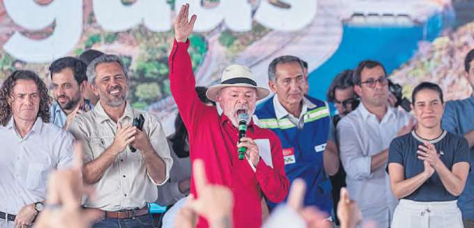 Lula ainda questionou se algum da plateia lembrava de obra de Bolsonaro em PE (RAFAEL VIEIRA/DP FOTO)