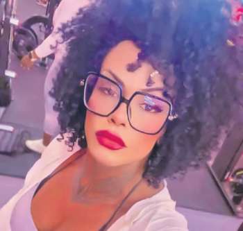 Kely teria sido confundida com uma mulher trans (REPRODUO/REDES SOCIAIS)