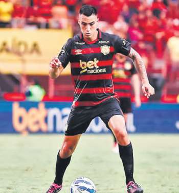 Volante Rivera foi a maior contratao do Sport e est na reserva do time (PAULO PAIVA/SPORT)
