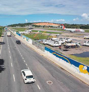O muro do aeroporto dever ser concludo at o dia 17 (RAFAEL VIEIRA/DP FOTO)