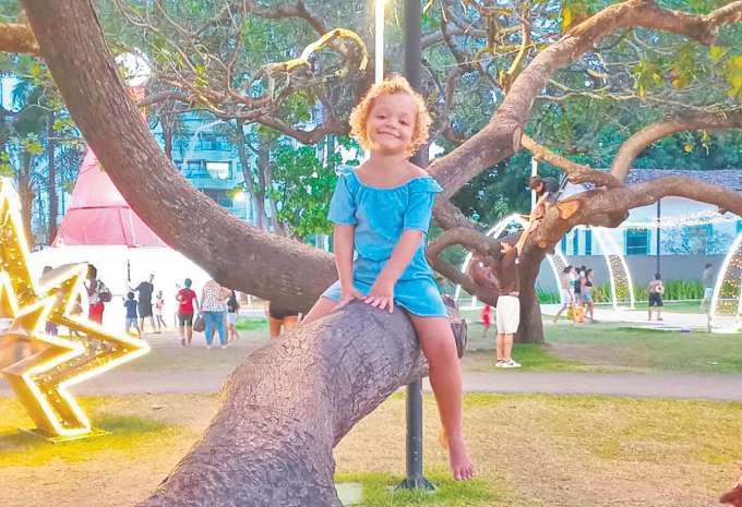 Menina, de 3 anos e 11 meses, foi baleada na cabea durante tiroteio em gua Fria (REPRODUO/REDES SOCIAIS)
