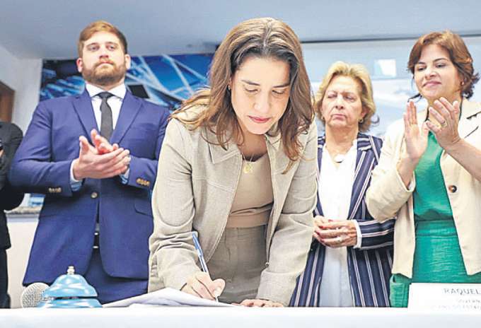 Raquel desafiou empresrios: 5 mil imveis at dezembro (YACY RIBEIRO/SECOM-PE)