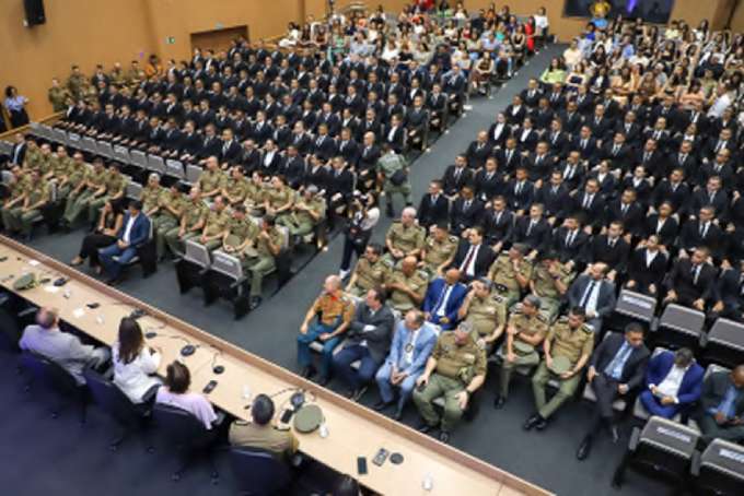 Aula inaugural reuniu os futuros PMs que foram aprovados no ltimo concurso (YACY RIBEIRO/SECOM)