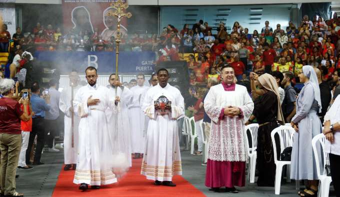 "Que o Deus da Esperana os encha de toda alegria e paz" foi o tema da celebrao (MARINA TORRES/DP FOTO)