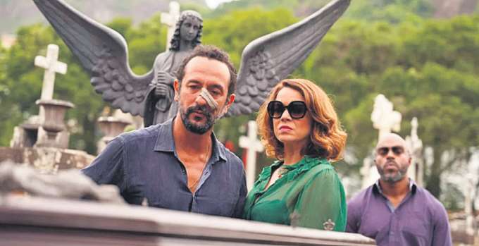 O esperado suspense Os Enforcados, com Irandhir Santos e Leandra Leal, passa no sbado (DIVULGAO)