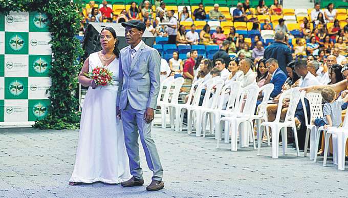 A oficializao do casamento garante acesso a direitos (MARINA TORRES/DP FOTO)