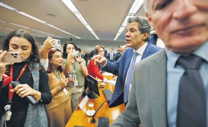 Sesso da manh foi encerrada em meio a tumulto e bate-boca: ficou invivel seguir (WILTON JUNIOR/ESTADO CONTEDO)