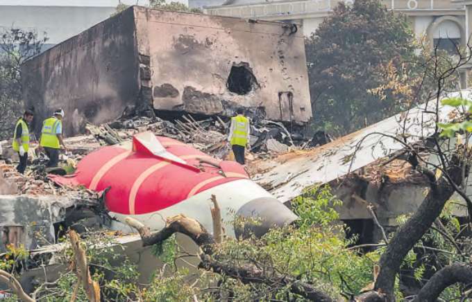 Queda da aeronave matou 265 pessoas em Ahmedabad (SAM PANTHAKY / AFP)