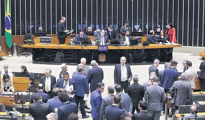 Requerimento foi aprovado na noite de ontem por 346 votos favorveis e 97 contrios (BRUNO SPADA/CMARA DOS DEPUTADOS)