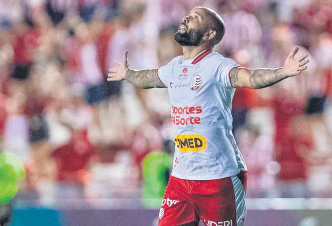 Patrick Allan comemora o segundo gol do Nutico contra o Maring (RAFAEL VIEIRA/DP FOTO)