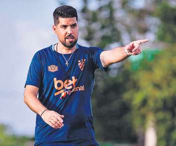 Treinador portugus teve uma pssima passagem pela Ilha do Retiro e vai levar uma bolada na sada (PAULO PAIVA/SCR)