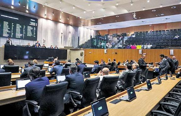 Pedido do governo estadual segue h quase 90 dias travado pelos deputados estaduais (JARBAS ARAJO/ALEPE)