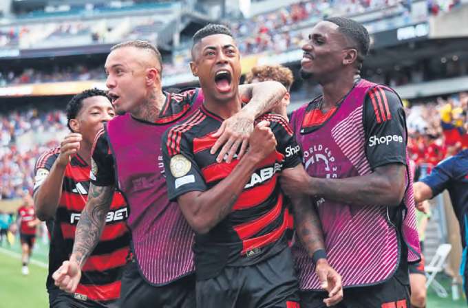 Bruno Henrique entrou no segundo tempo e foi decisivo para virada do Flamengo (FRANCK FIFE/AFP)