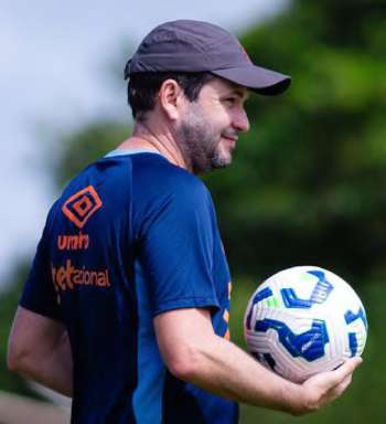 Daniel segue trabalhando para melhorar o coletivo do time leonino para sequncia da temporada (PAULO PAIVA/SPORT)
