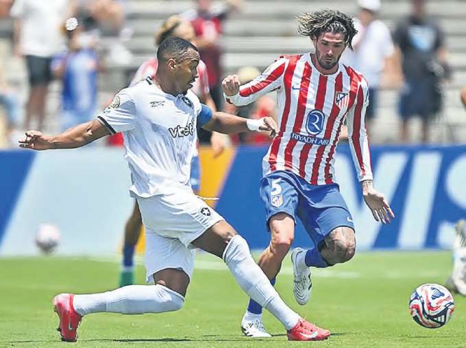 Equipe alvinegra venceu dois jogos e perdeu um na primeira fase, passando s oitavas (YURI CORTEZ/AFP)