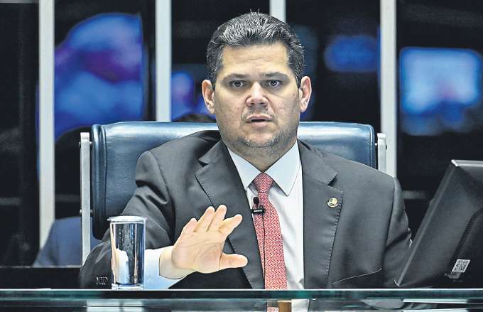Com assinatura do presidente do Senado, voltam a valer medidas de 2007 para o IOF (ANDRESSA ANHOLETE/AGNCIA BRASIL)