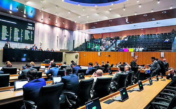 Embates entre deputados e a governadora no impediram aprovaes das proposta (JARBAS ARAJO/ALEPE)