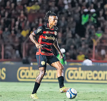 Dalbert foi titular no jogo-treino contra o Botafogo-PB (RAFAEL VIEIRA/DP)