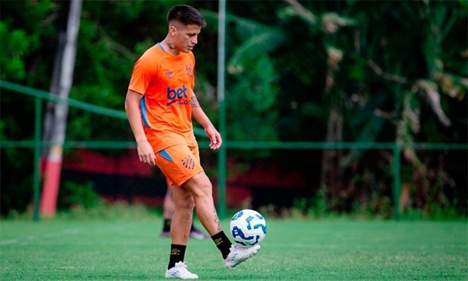 Meio-campista foi importante na campanha do acesso do Leo  elite ano passado (PAULO PAIVA/SPORT)