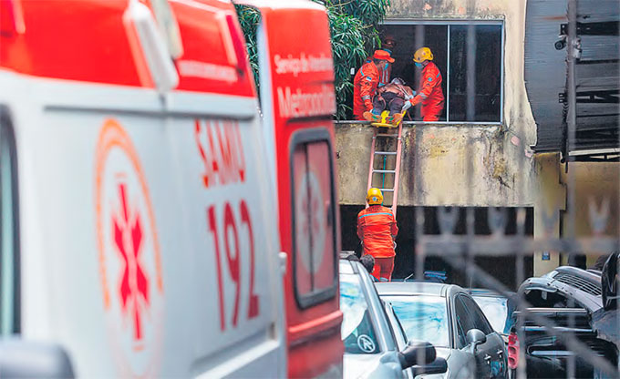 Emerson foi esfaqueado no incio da manh e conseguiu ser socorrido pelo Samu (RAFAEL VIEIRA/DP FOTO)