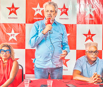 Eleito, Osmar reforou que sua inteno  unir o partido (HENRIQUE LIMA/ PT-PE)