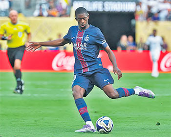 Atacante Dembel  o trunfo do PSG contra o Chelsea (FRANCK FIFE/AFP)