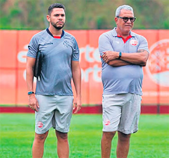 Guilherme e pai Hlio dos Anjos comandam o Timbu (GABRIEL FRANA/NUTICO)