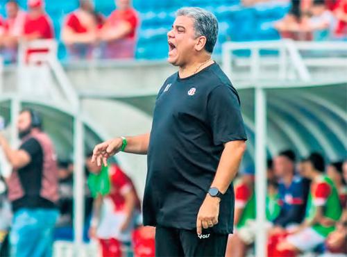 Restam trs jogos at o mata-mata. Marcelo Cabo busca a retomada do bom futebol (EVELYN VICTORIA/SCFC)